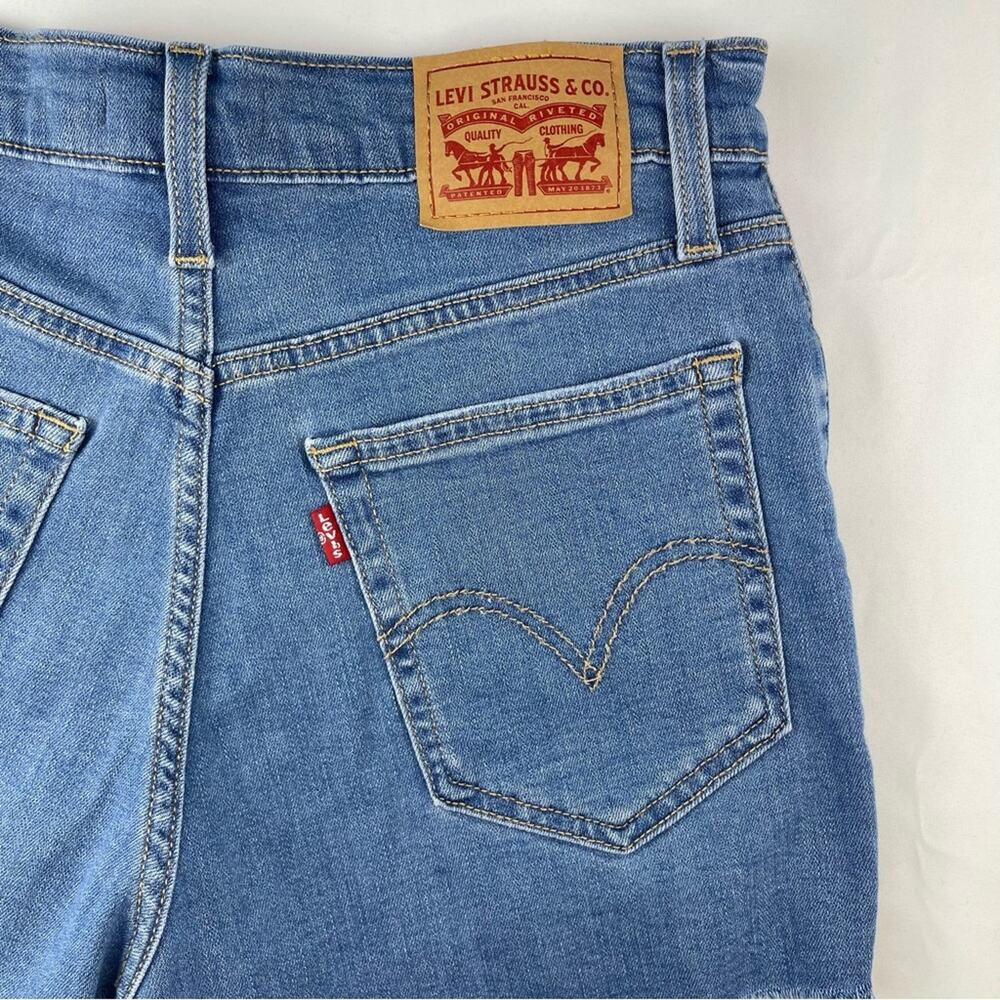 Levi's High Rise Shorts - Picture 4 of 10